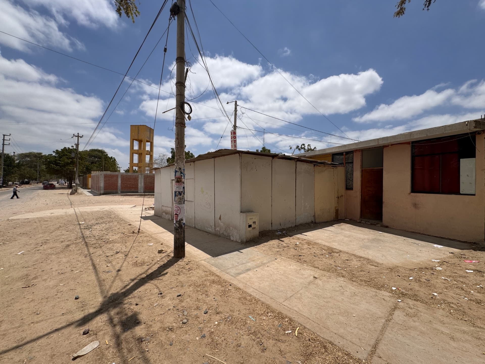 Vendo casa en esquina en av. Los algarrobos en Piura 2