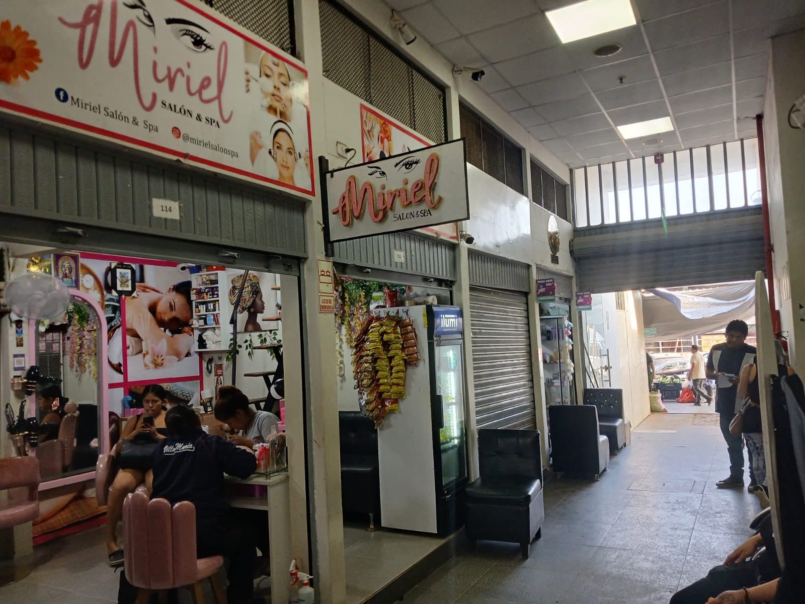 Puesto comercial en mercado de Piura 3