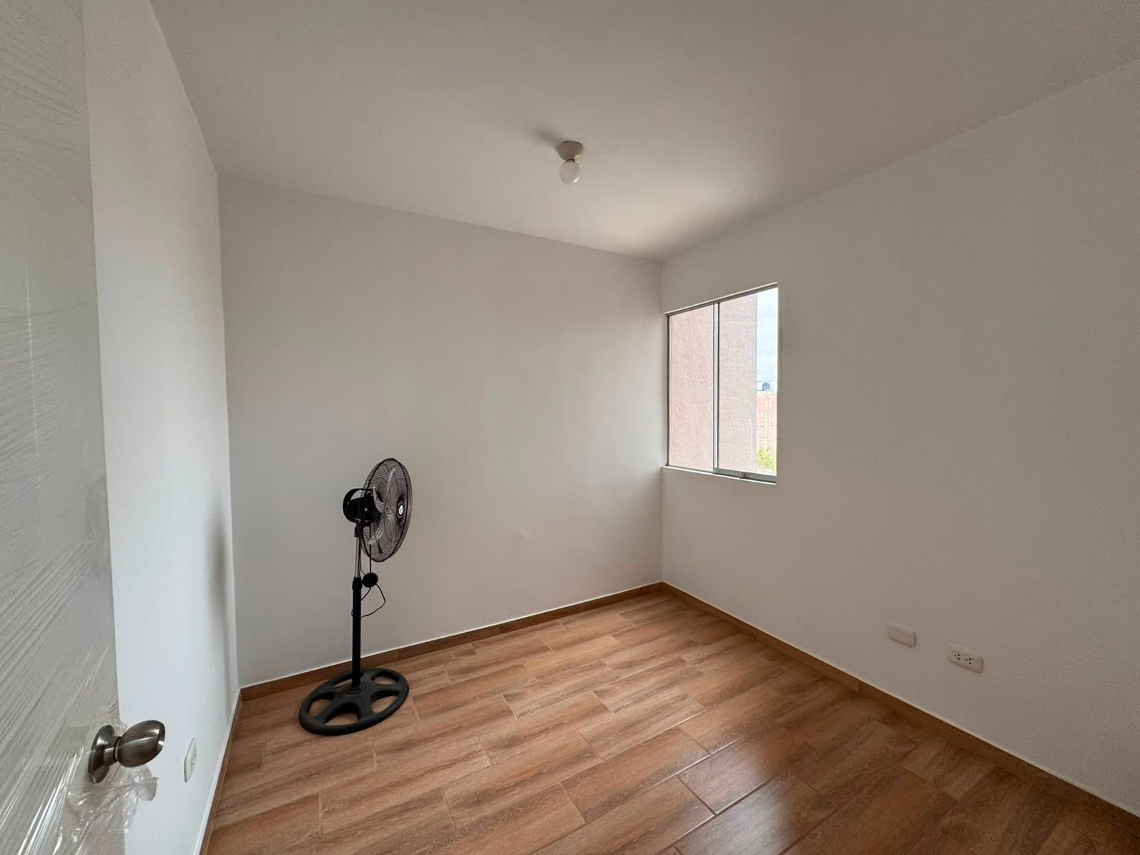 Departamento 83m² | 3 Hab, 2 Baños + Balcón | Condominio con Piscina y Ascensor | S/1600 5