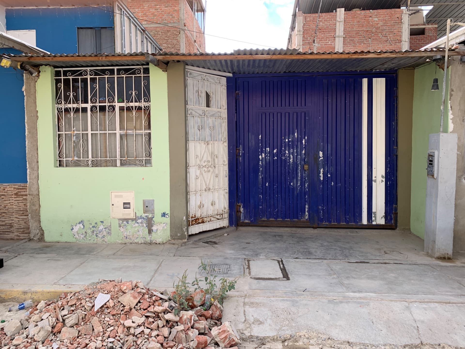 🏡 CASA EN VENTA – AA.HH JUAN VALER 📏