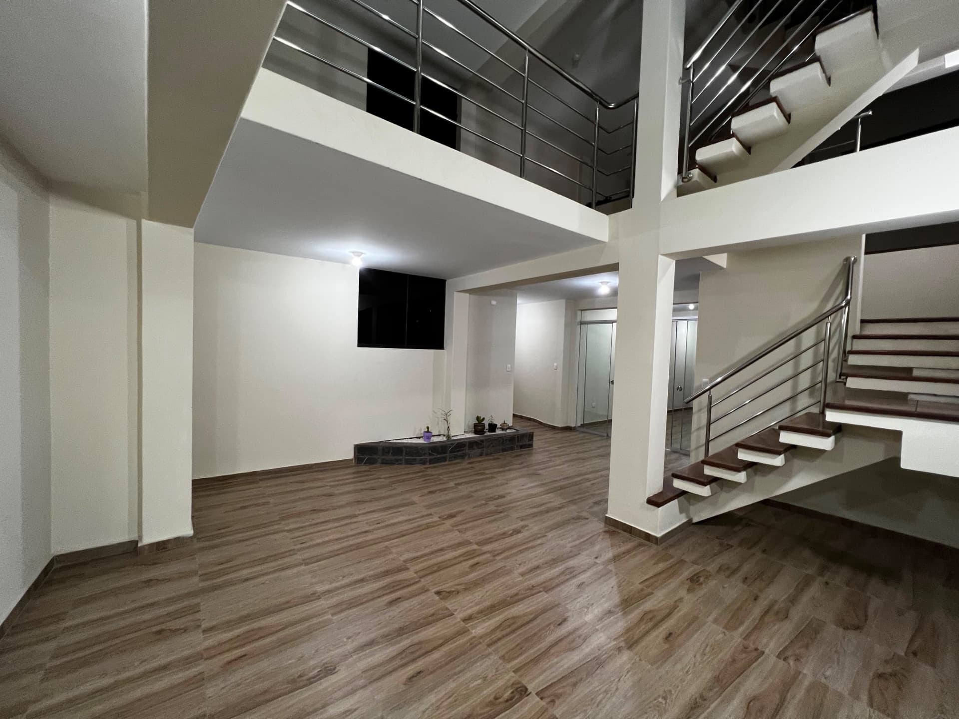 Alquilo local comercial a pasos de la av gullman