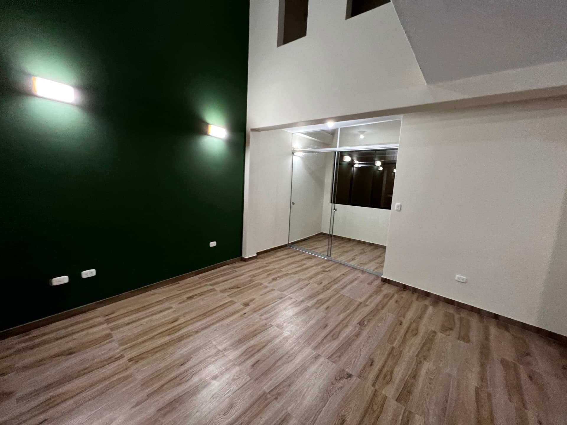 Alquilo local comercial a pasos de la av gullman 2