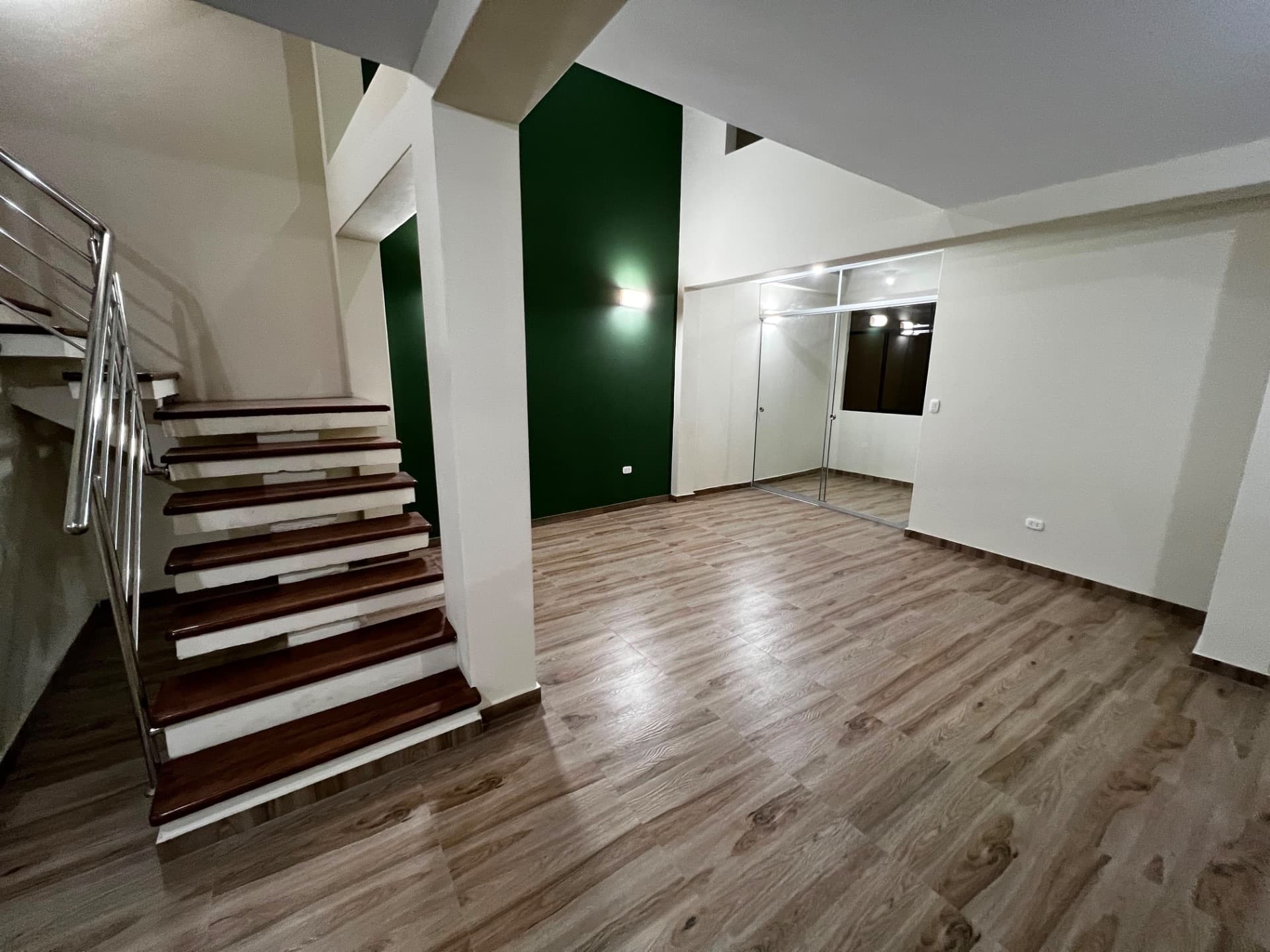 Alquilo local comercial a pasos de la av gullman 3