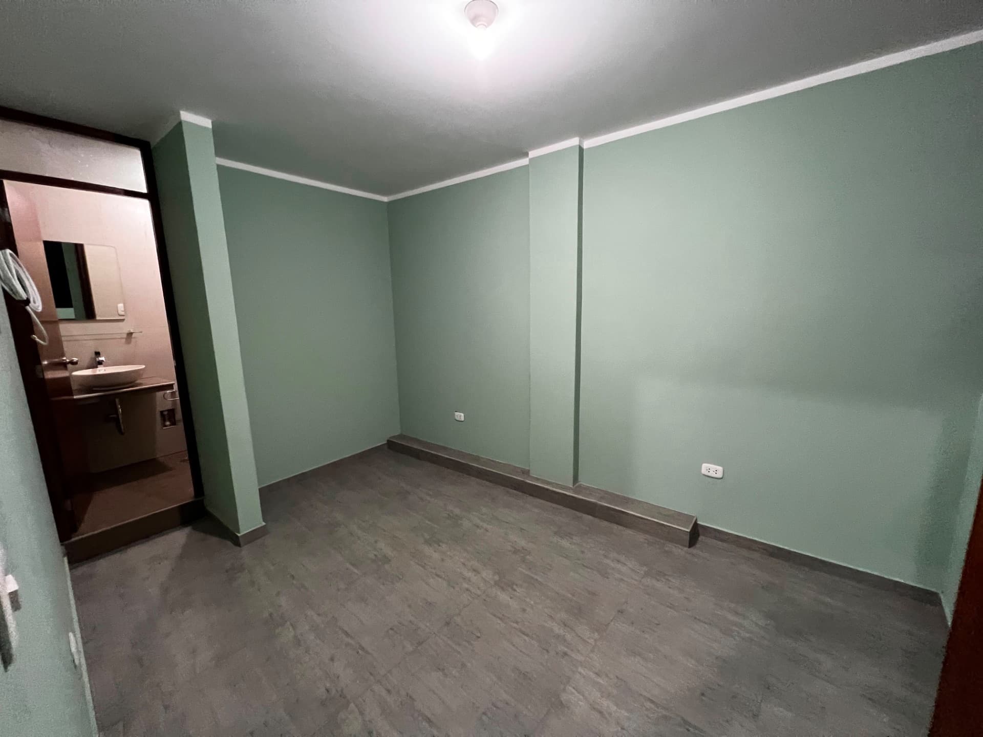 Alquilo local comercial a pasos de la av gullman 5