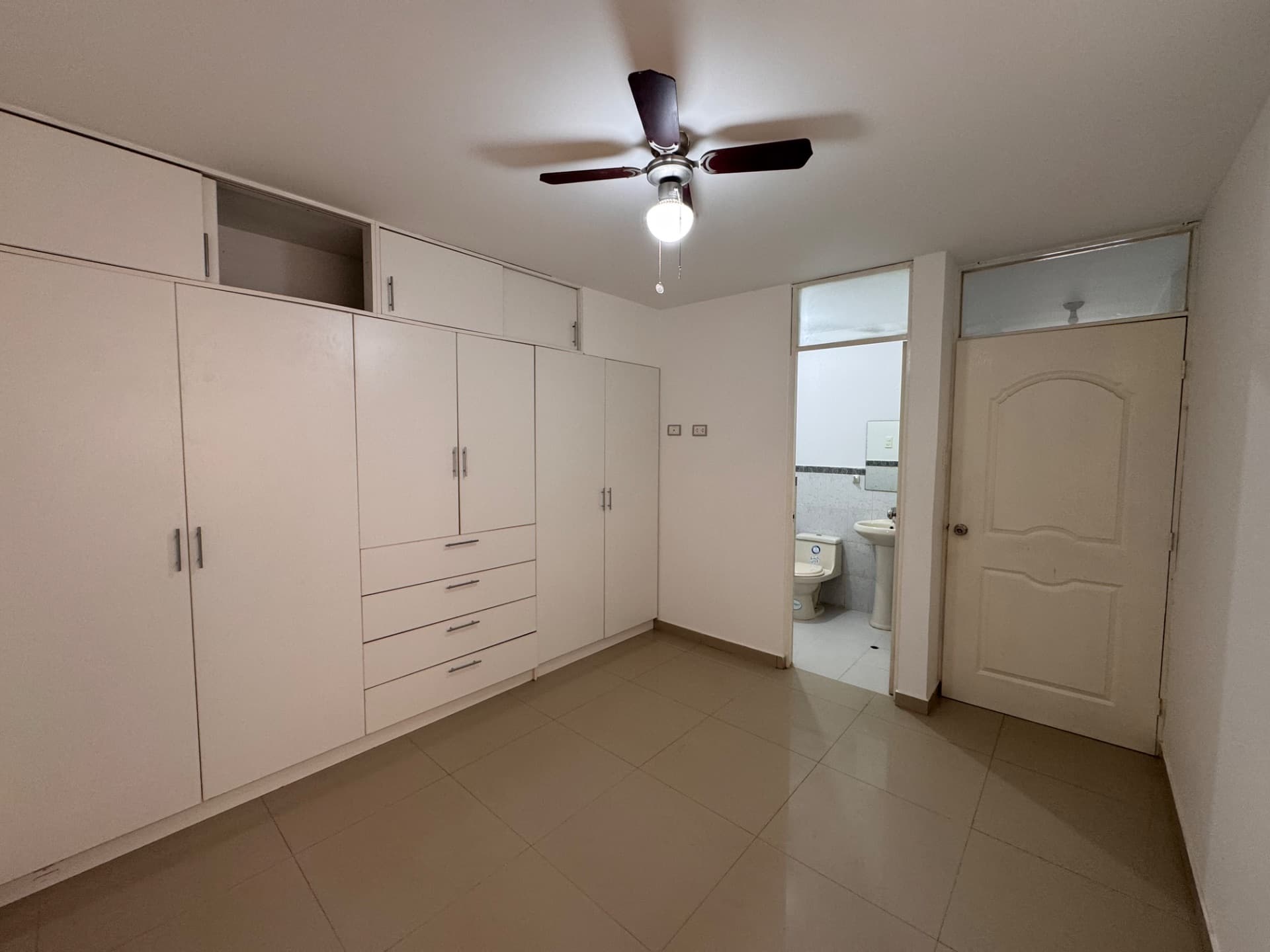 Alquilo departamento en Miraflores Country Club 5