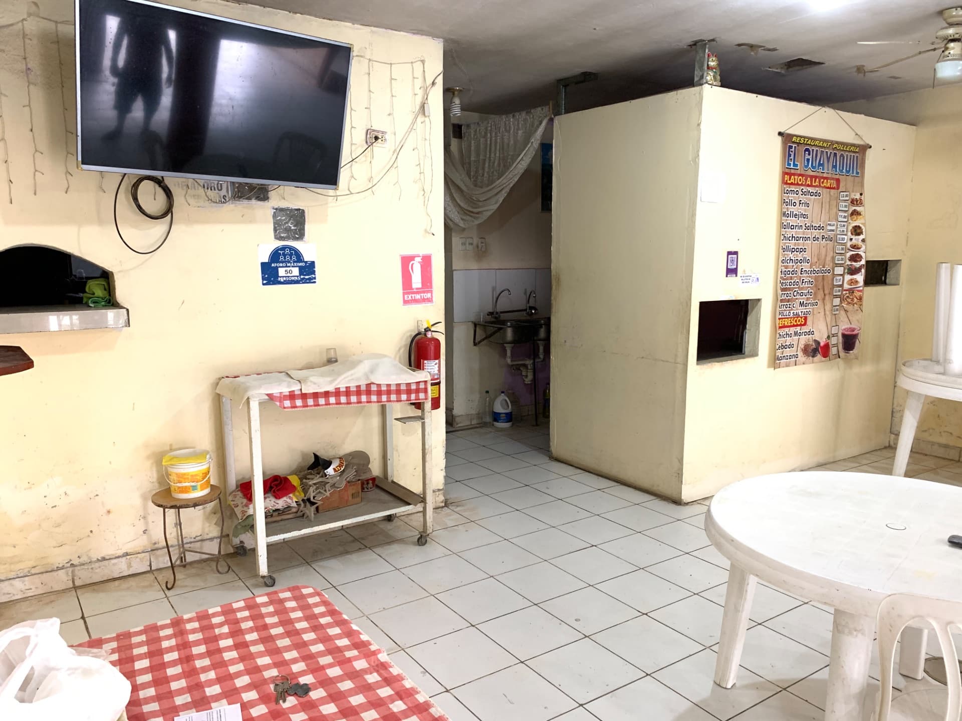 CASA EN VENTA EN AVENIDA GRAU – ZONA COMERCIAL 3