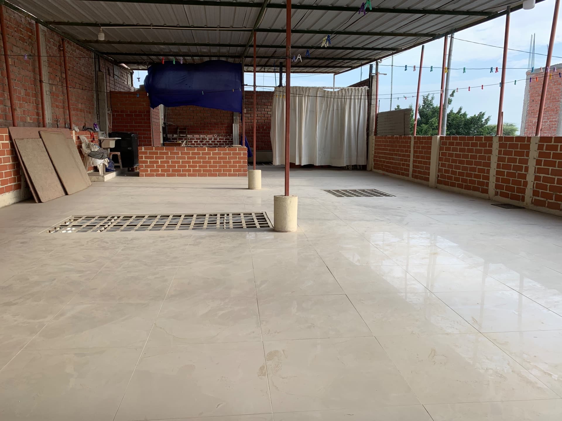 CASA EN VENTA EN AVENIDA GRAU – ZONA COMERCIAL 5