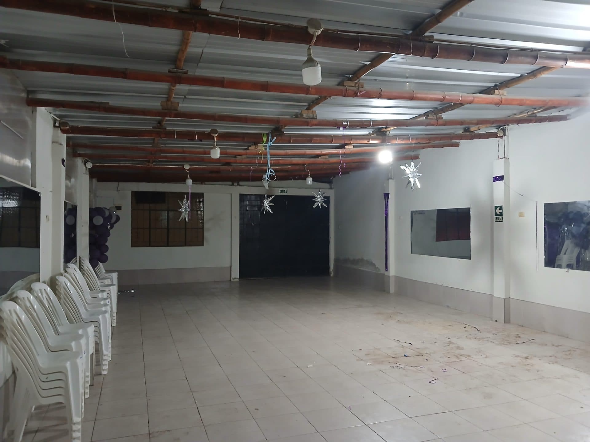 LOCAL COMERCIAL EN URB COSSIO DEL POMAR 4
