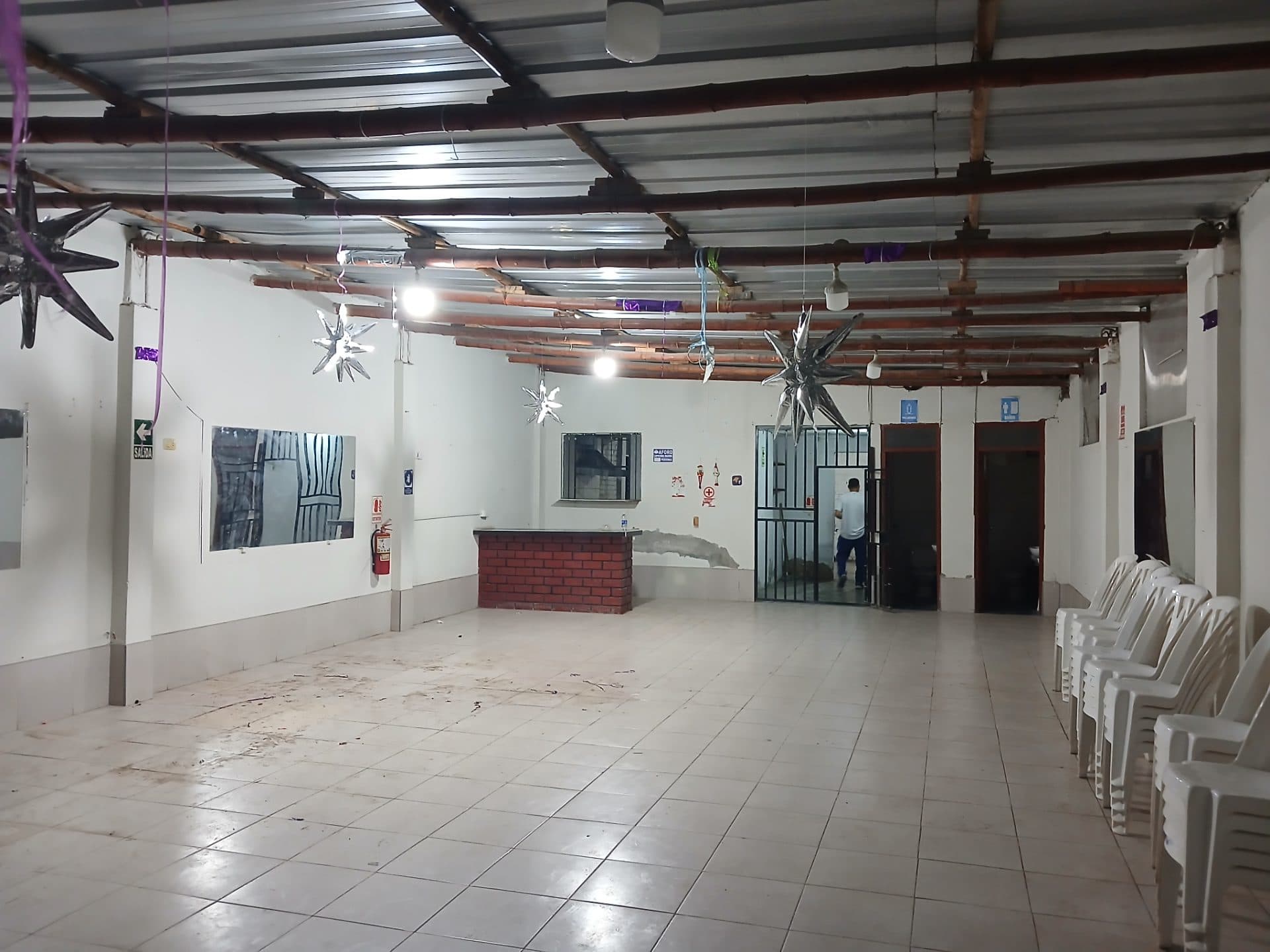 LOCAL COMERCIAL EN URB COSSIO DEL POMAR 3