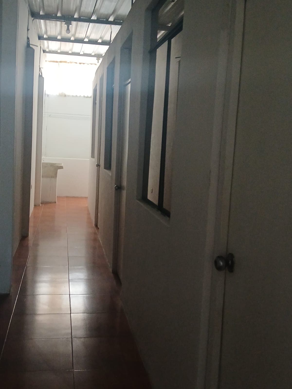 Se vende casa en ocasión a pocos metros de avenida Perú- Ricardo Jauregui 4