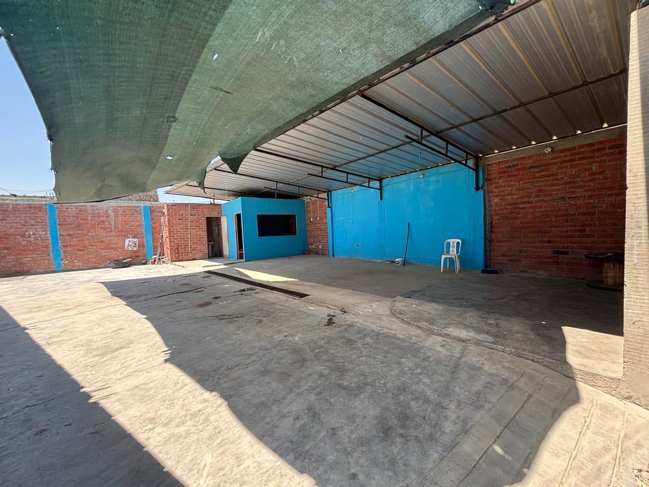 Vendo Local Comercial en Urb. Casuarinas III ETAPA 2