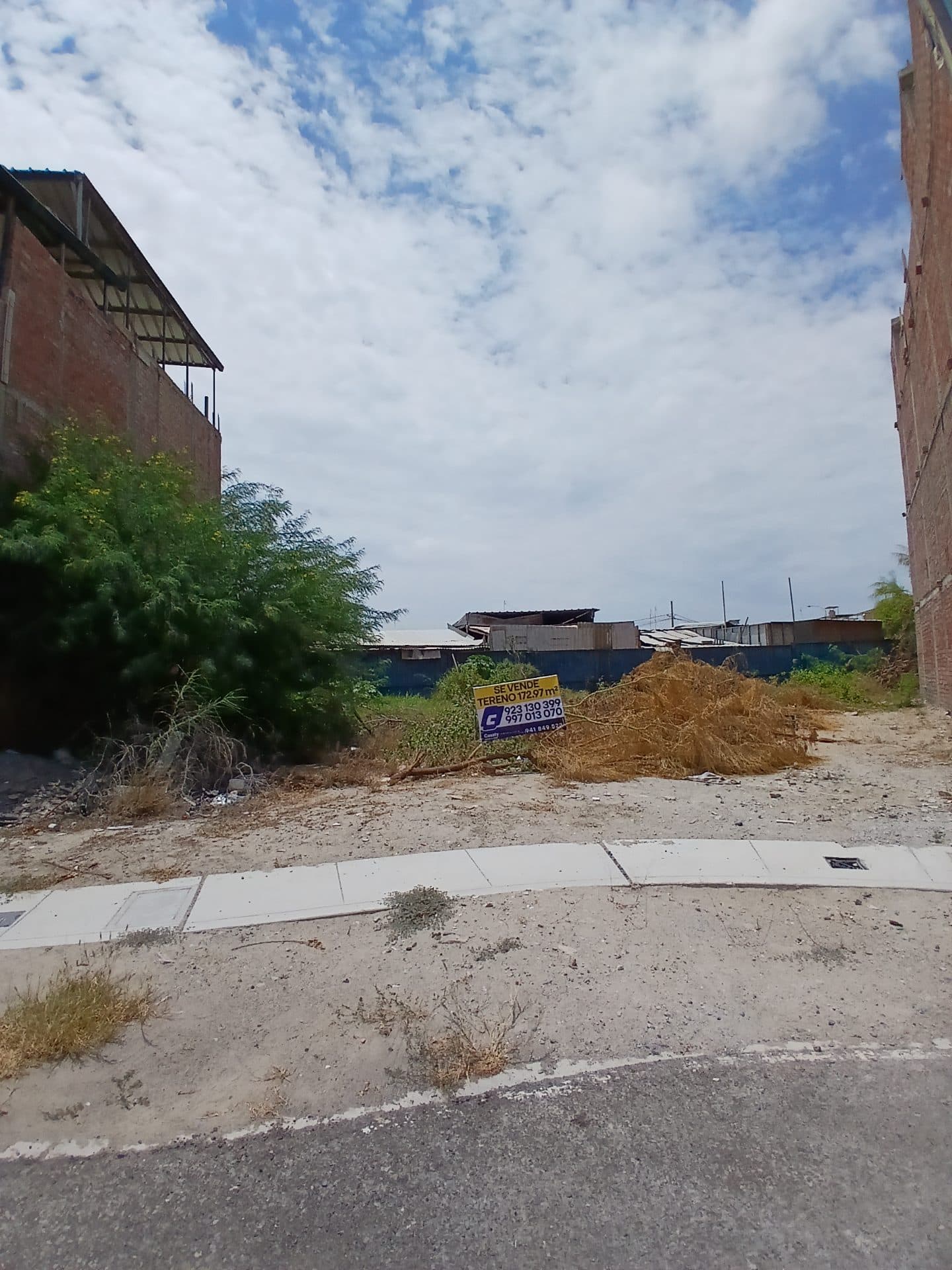 TERRENO EN URB LA PLANICIE 4