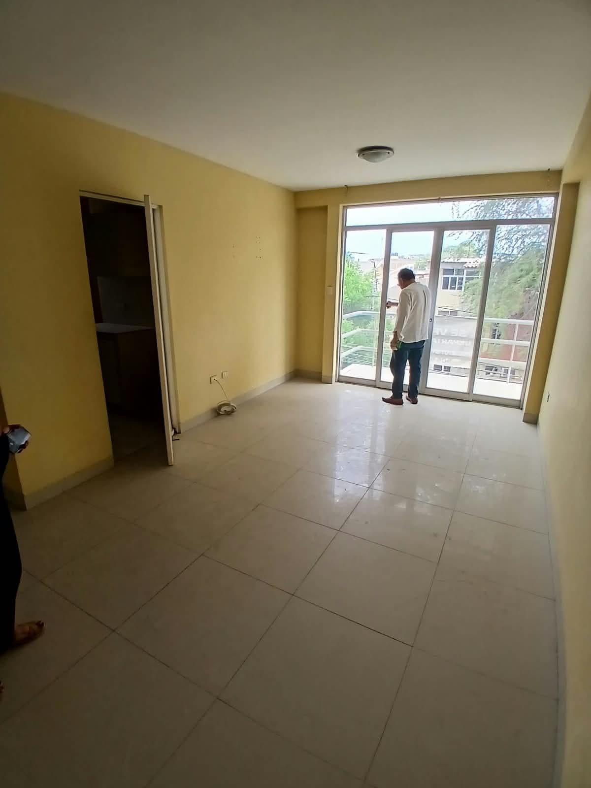DEPARTAMENTO URB MIRAFLORES 3 PISO 2