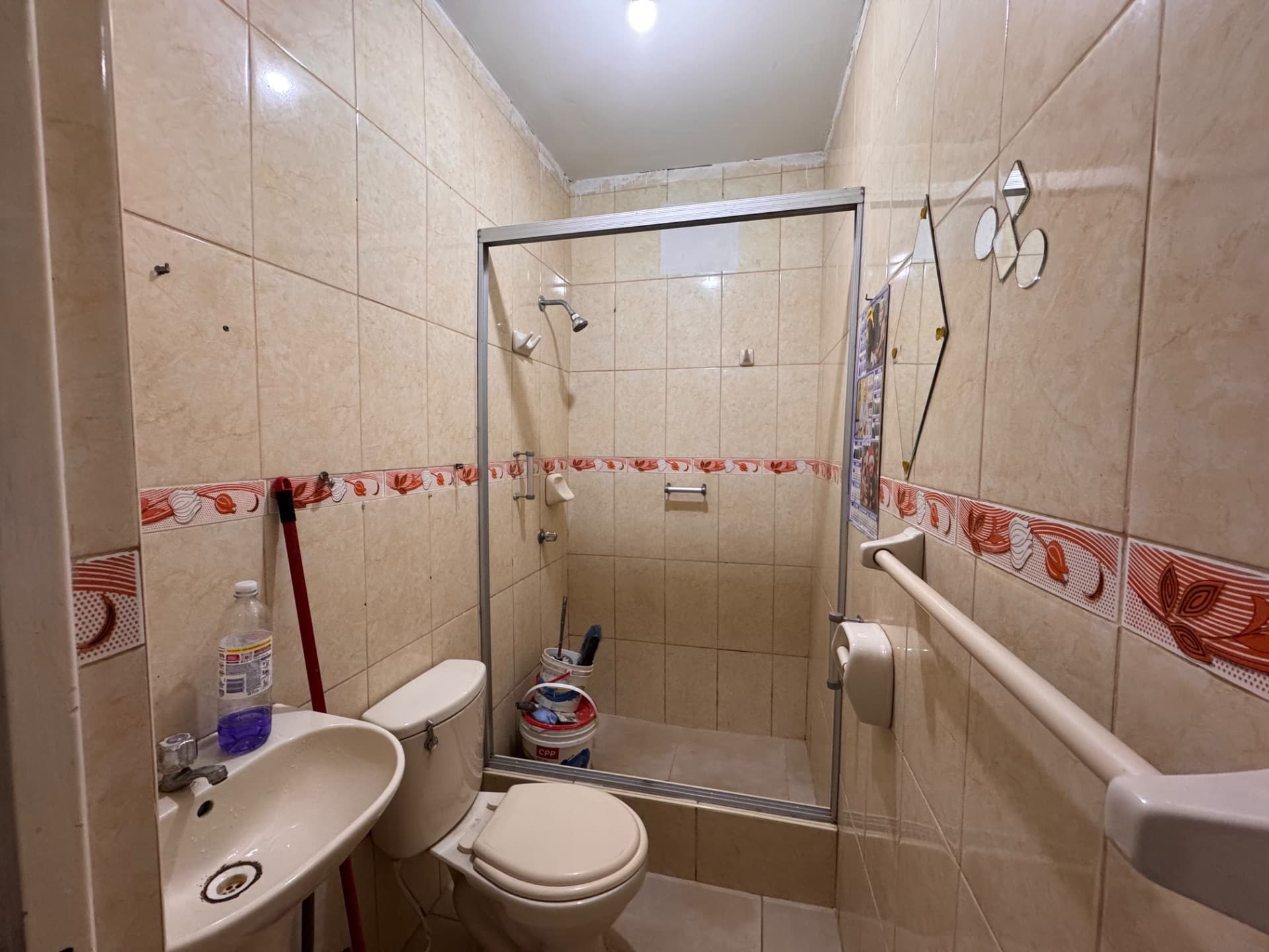 ¡Se vende departamento en primer piso — Zona céntrica, cerca de Av. Grau y Parque Infantil 5
