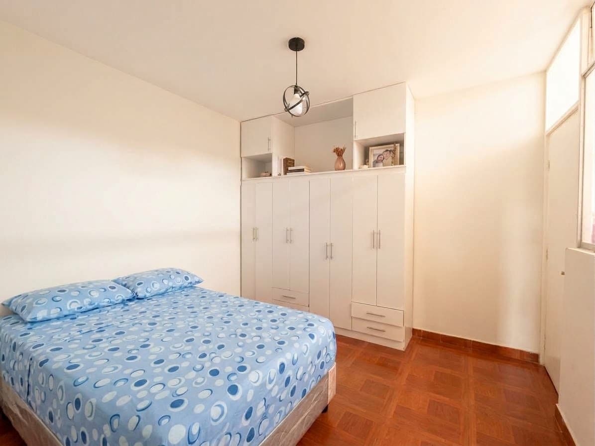 Alquilo casa de 1 piso Amoblado en castilla 5