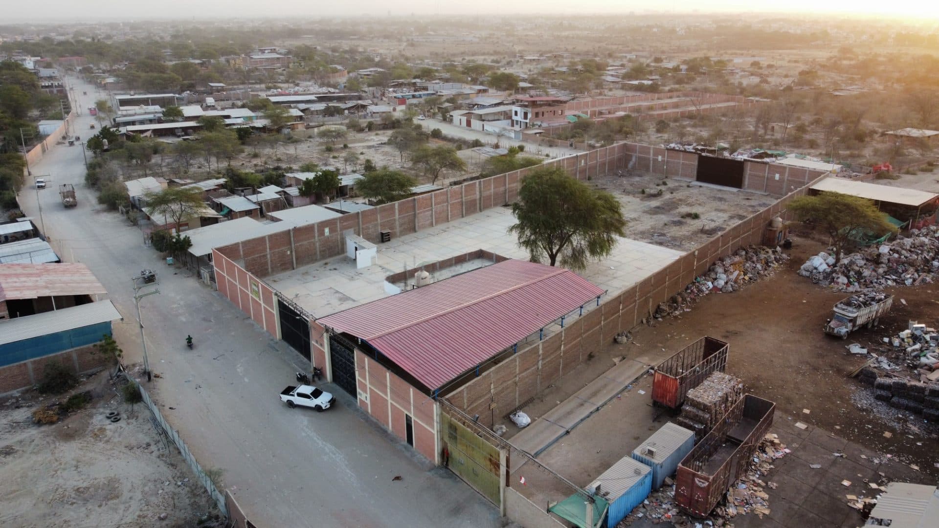 SE ALQUILA LOCAL INDUSTRIAL DE 6.800 M2 EN CASTILLA 2