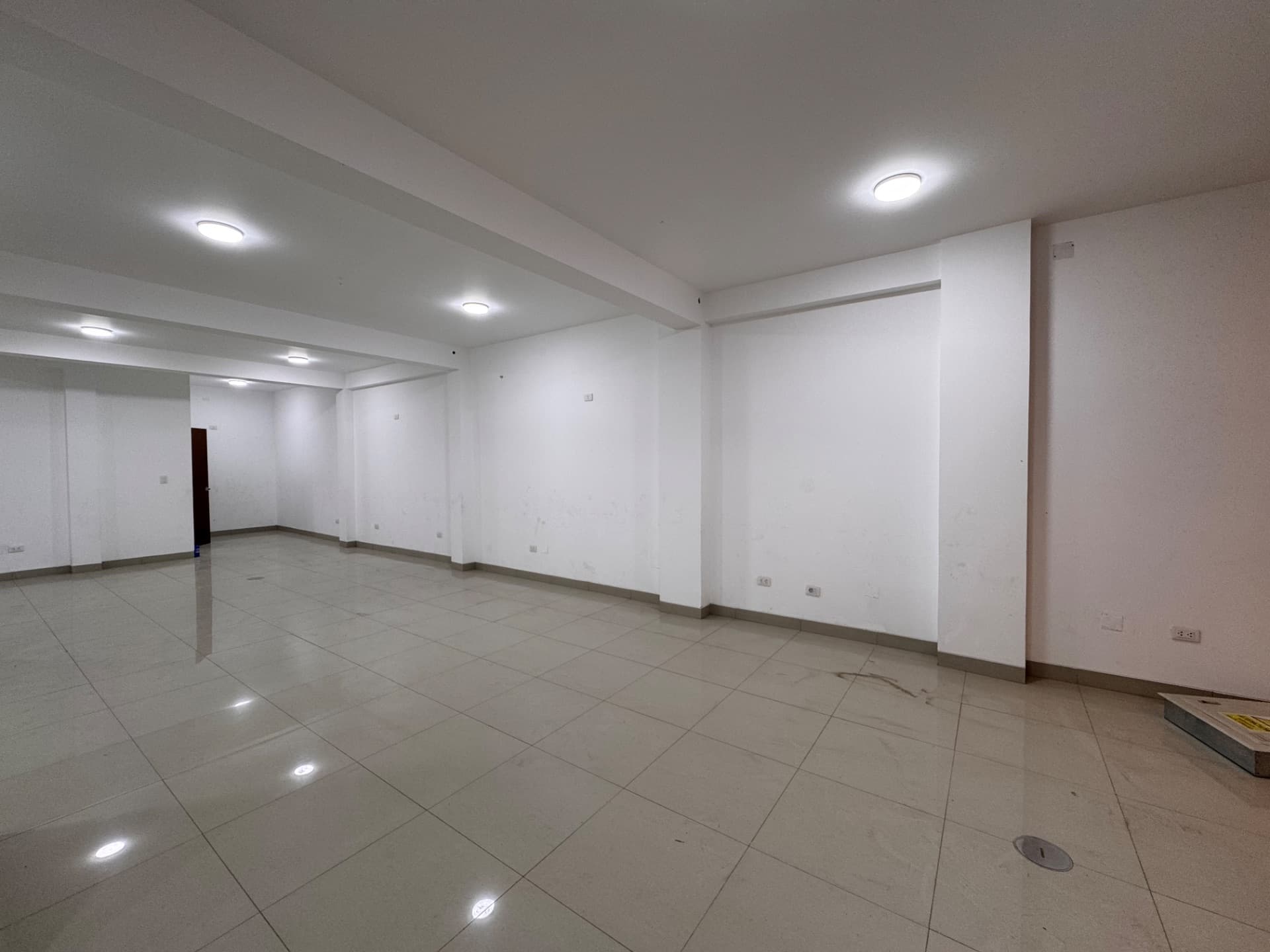 Alquiler de local comercial en primer piso 2