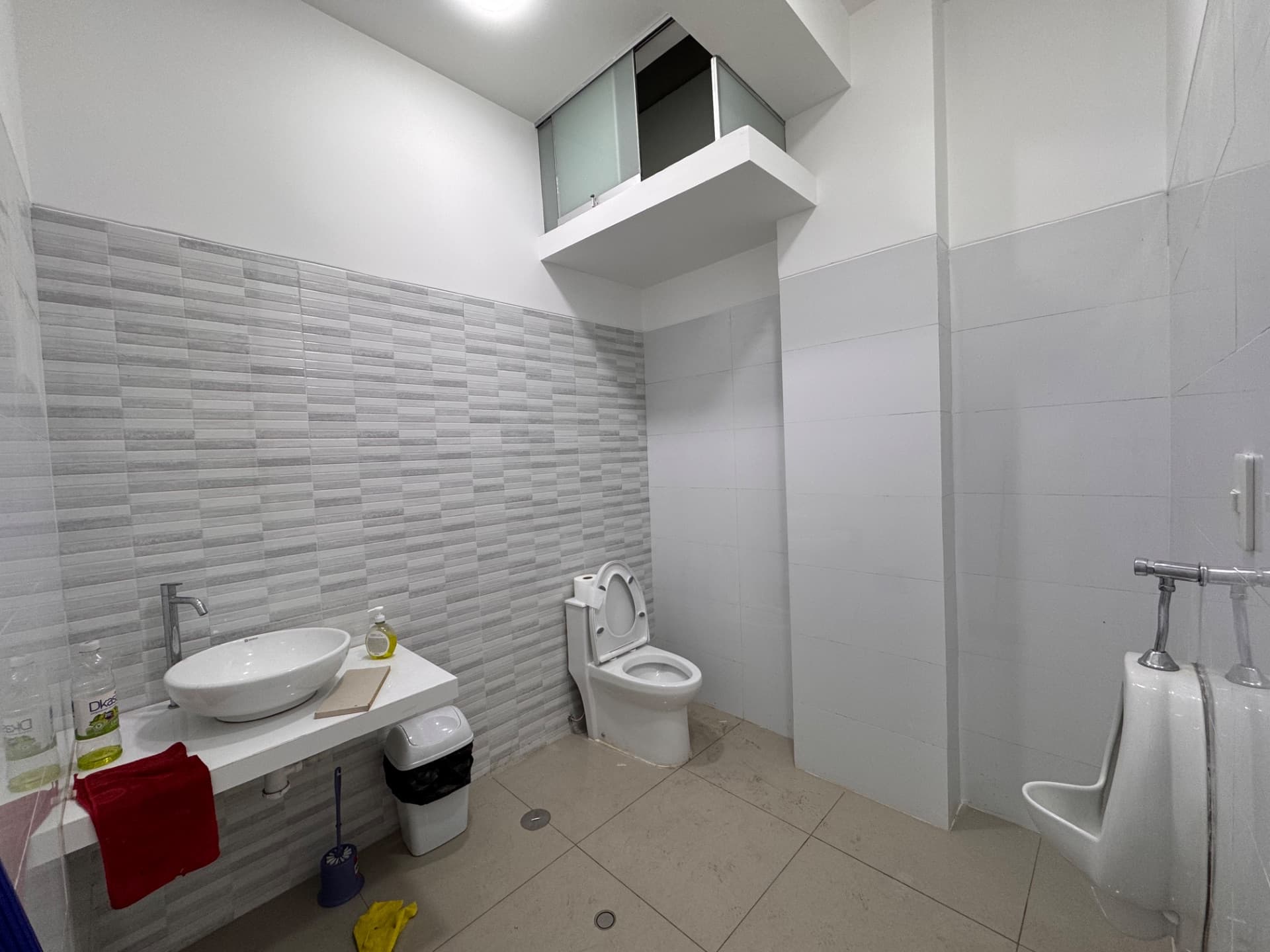 Alquiler de local comercial en primer piso 4